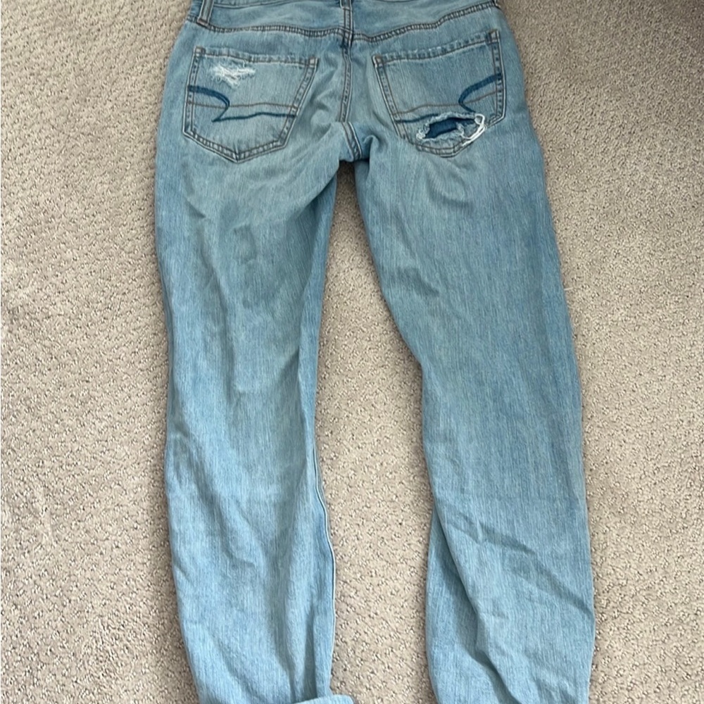 American Eagle Ripped Vintage Hi-Rise jeans